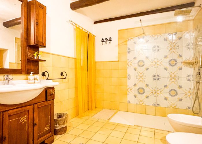 bagno camera gialla B&b Nefer Maratea