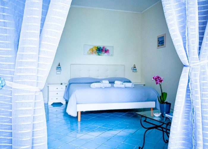 letto camera blu B&b Nefer Maratea